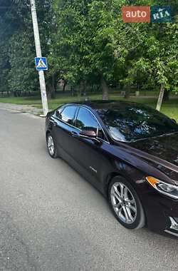 Седан Ford Fusion 2019 в 
