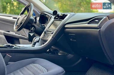 Седан Ford Fusion 2016 в 