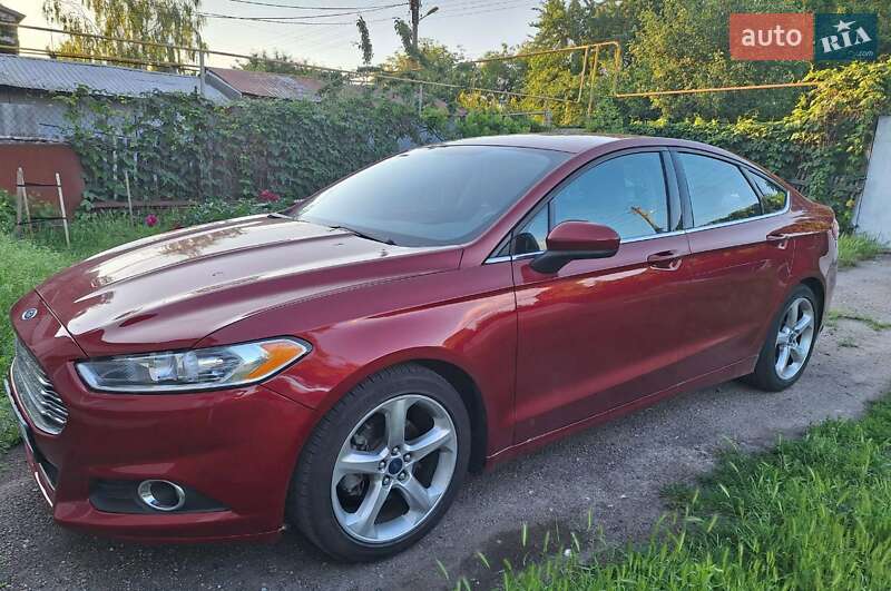 Седан Ford Fusion 2015 в 