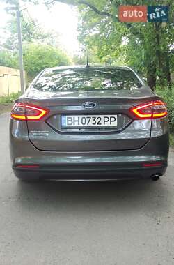 Седан Ford Fusion 2015 в 