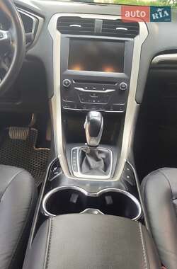 Седан Ford Fusion 2015 в 
