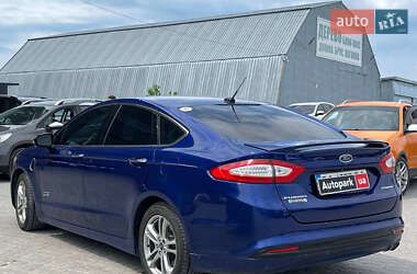 Седан Ford Fusion 2015 в 