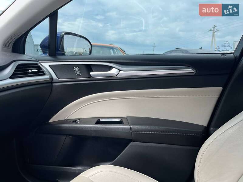 Седан Ford Fusion 2015 в Львове
