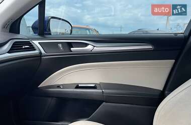 Седан Ford Fusion 2015 в 
