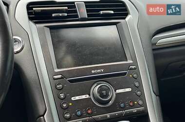 Седан Ford Fusion 2015 в 