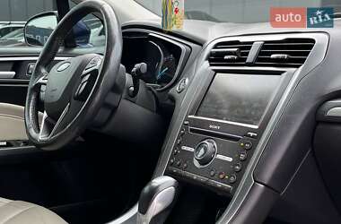 Седан Ford Fusion 2015 в 