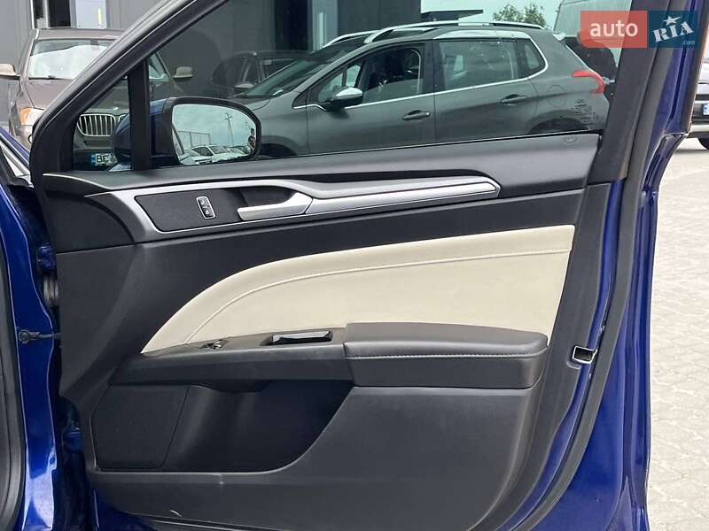 Седан Ford Fusion 2015 в Львове