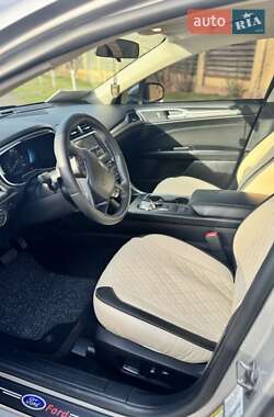 Седан Ford Fusion 2018 в 