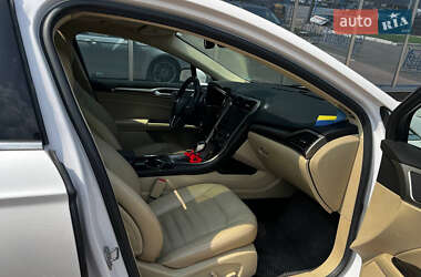 Седан Ford Fusion 2016 в 
