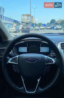 Седан Ford Fusion 2017 в 