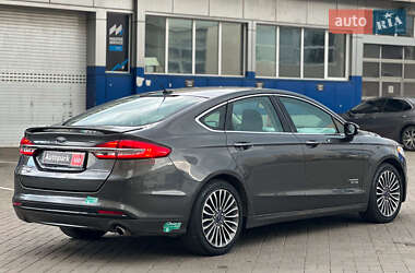 Седан Ford Fusion 2016 в 