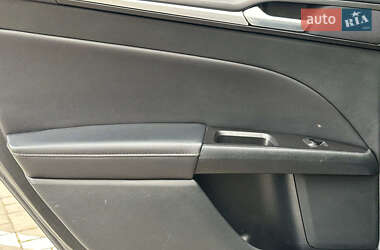 Седан Ford Fusion 2016 в 