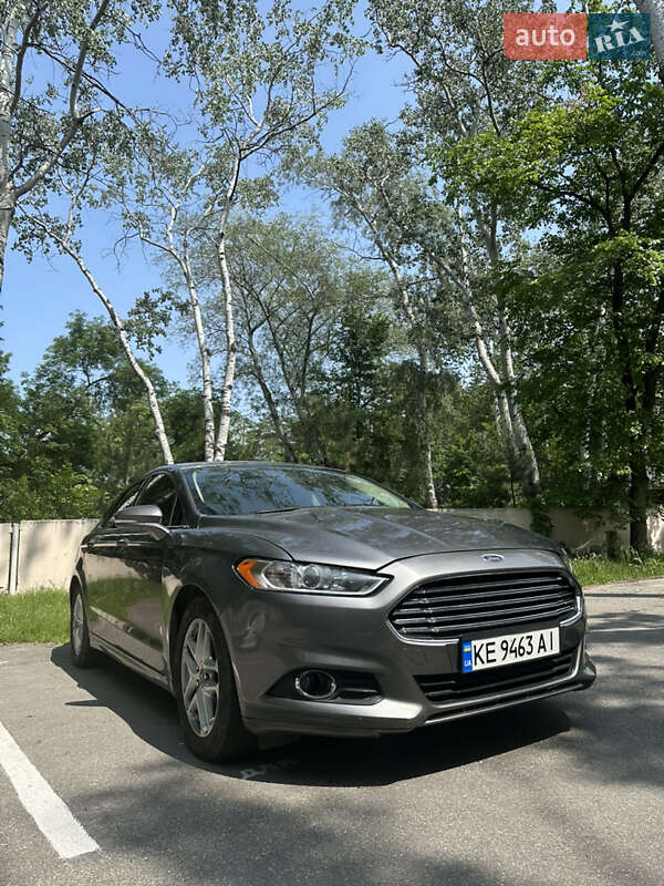 Седан Ford Fusion 2013 в Новомосковську