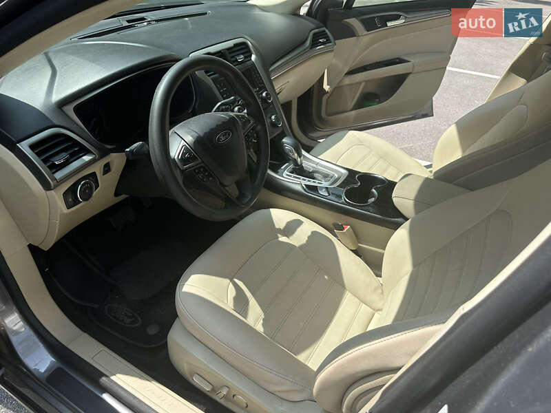Седан Ford Fusion 2013 в Новомосковську