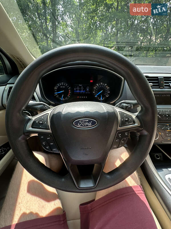 Седан Ford Fusion 2013 в Новомосковську