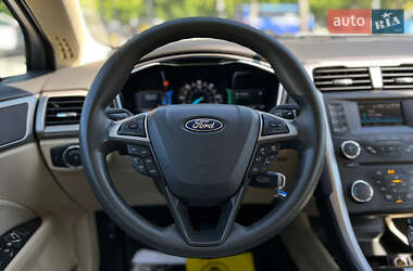 Седан Ford Fusion 2014 в 