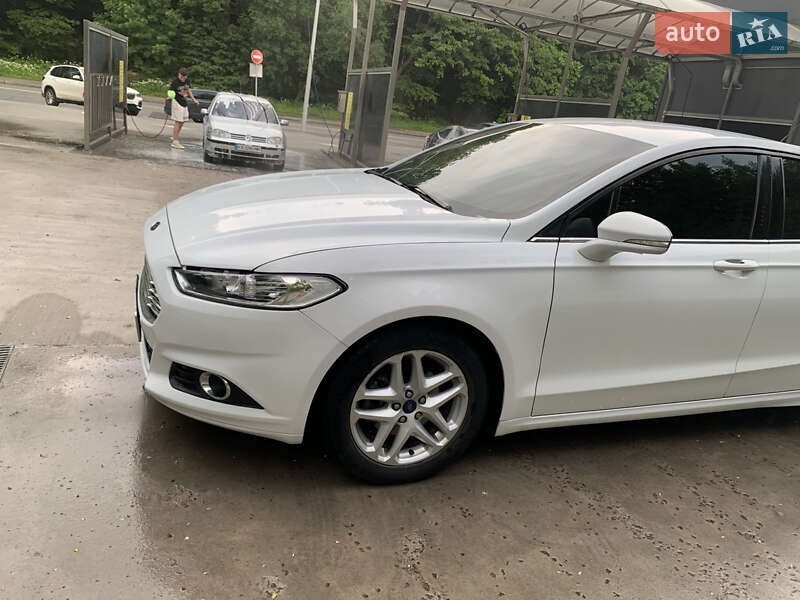Седан Ford Fusion 2015 в Городку