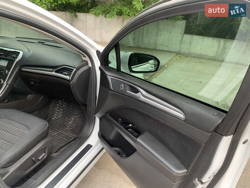 Седан Ford Fusion 2015 в Городку
