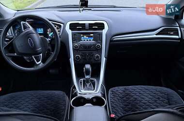 Седан Ford Fusion 2015 в 