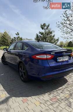 Седан Ford Fusion 2015 в 