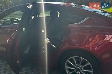 Седан Ford Fusion 2016 в 