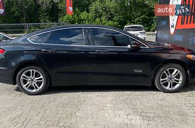 Седан Ford Fusion 2015 в 