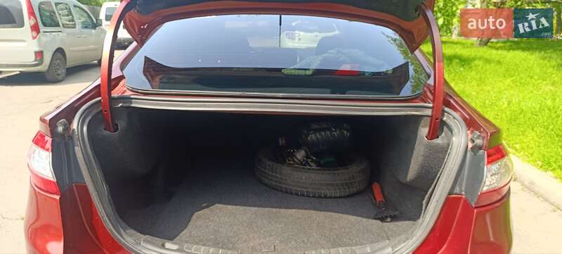 Седан Ford Fusion 2013 в Умани