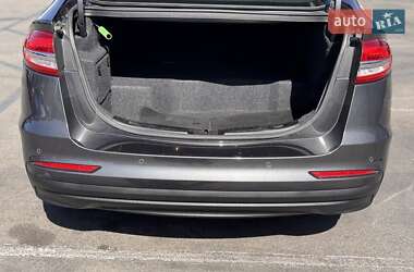 Седан Ford Fusion 2019 в 
