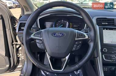 Седан Ford Fusion 2019 в 