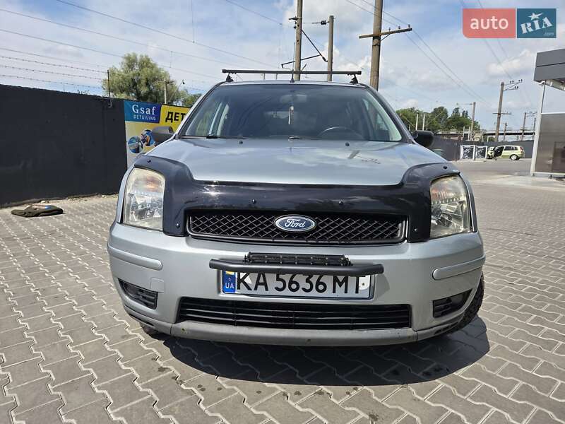 Хэтчбек Ford Fusion 2005 в 