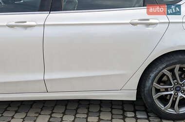 Седан Ford Fusion 2017 в 