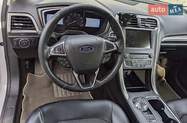 Седан Ford Fusion 2017 в 