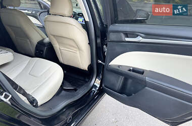 Седан Ford Fusion 2017 в 