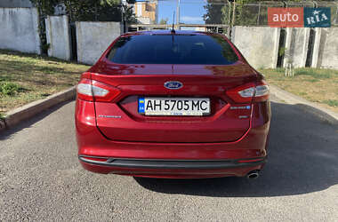 Седан Ford Fusion 2015 в 