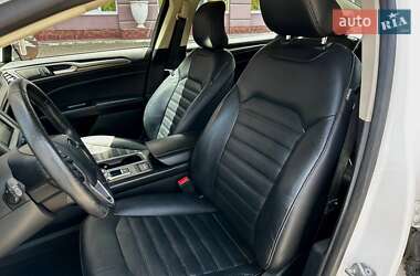 Седан Ford Fusion 2016 в 