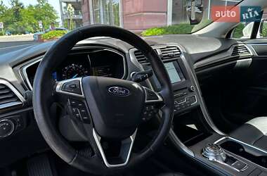 Седан Ford Fusion 2016 в 