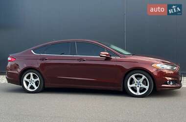 Седан Ford Fusion 2015 в 