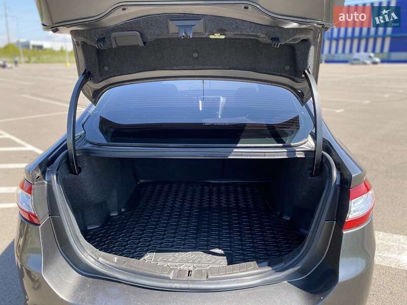 Седан Ford Fusion 2015 в Ровно
