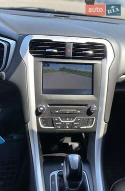 Седан Ford Fusion 2015 в 