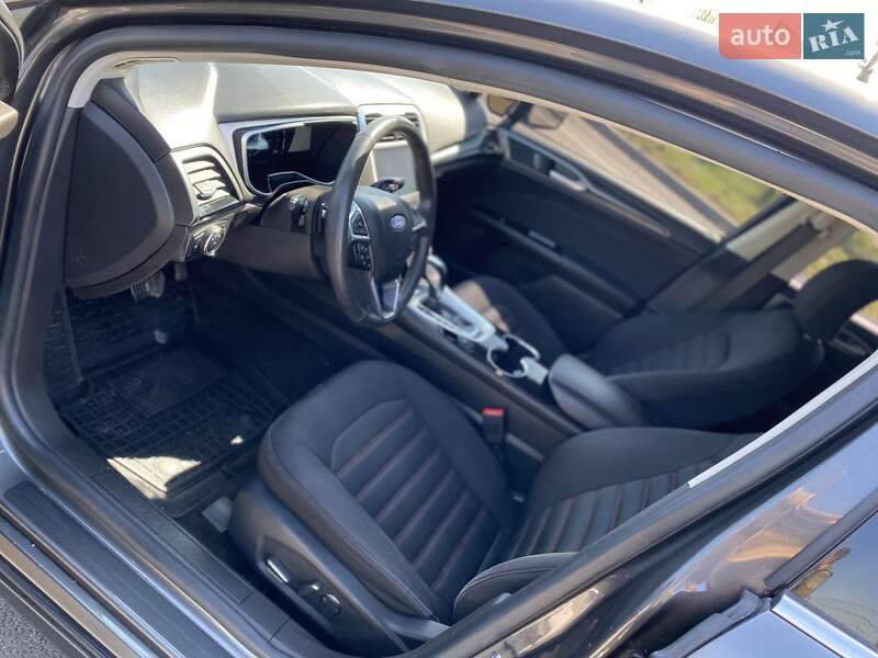 Седан Ford Fusion 2015 в Ровно