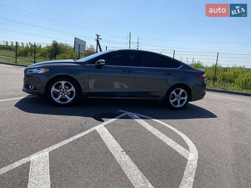 Седан Ford Fusion 2015 в Ровно