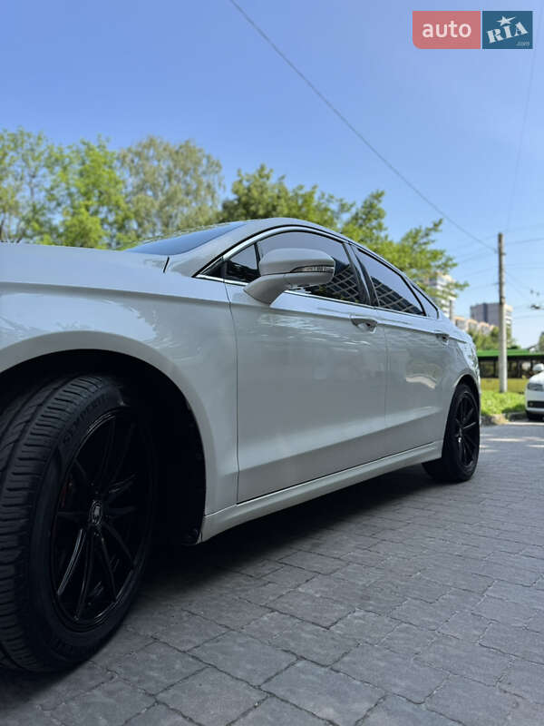 Седан Ford Fusion 2013 в Львове