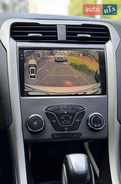 Седан Ford Fusion 2013 в 