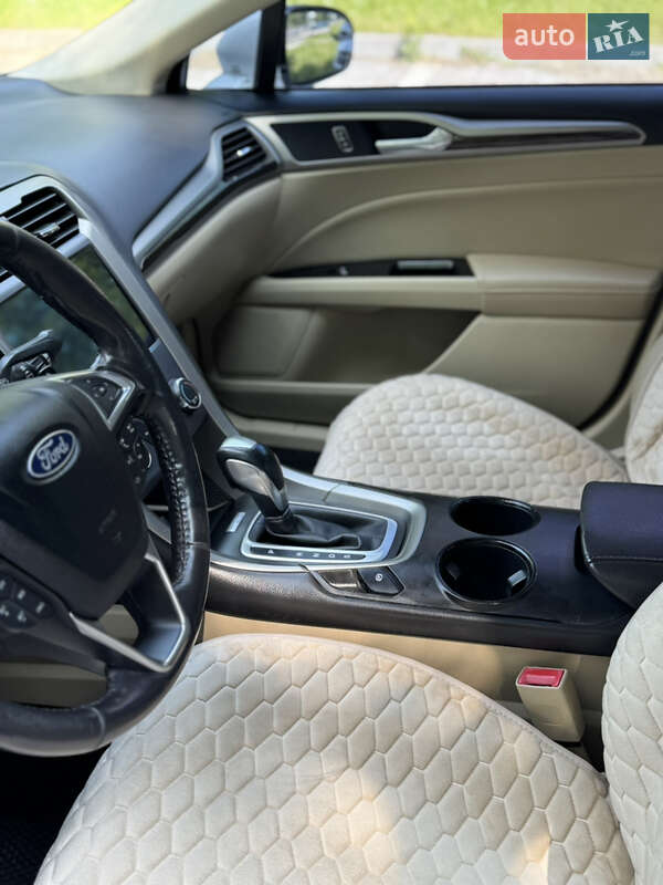Седан Ford Fusion 2013 в Львове