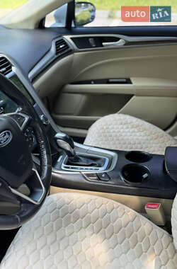Седан Ford Fusion 2013 в 