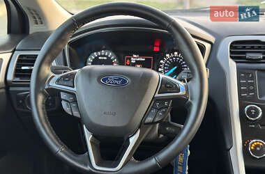 Седан Ford Fusion 2014 в 