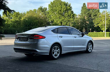 Седан Ford Fusion 2017 в 