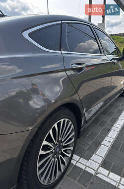Седан Ford Fusion 2016 в 