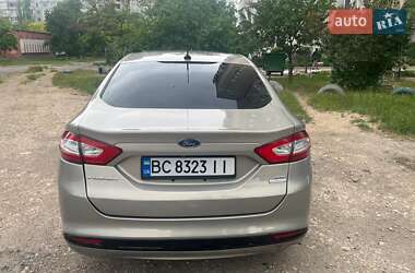 Седан Ford Fusion 2015 в 