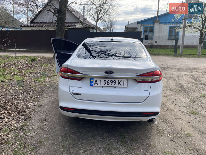 Седан Ford Fusion 2016 в Березане